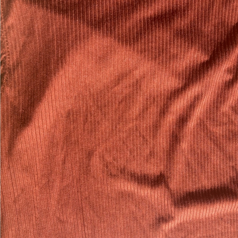 Terracotta mockneck ribbed tank - Picture 4 of 4